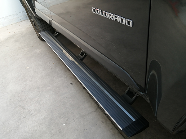 PISADERA RETRÁCTIL ELÉCTRICA CHEVROLET COLORADO 2018 -