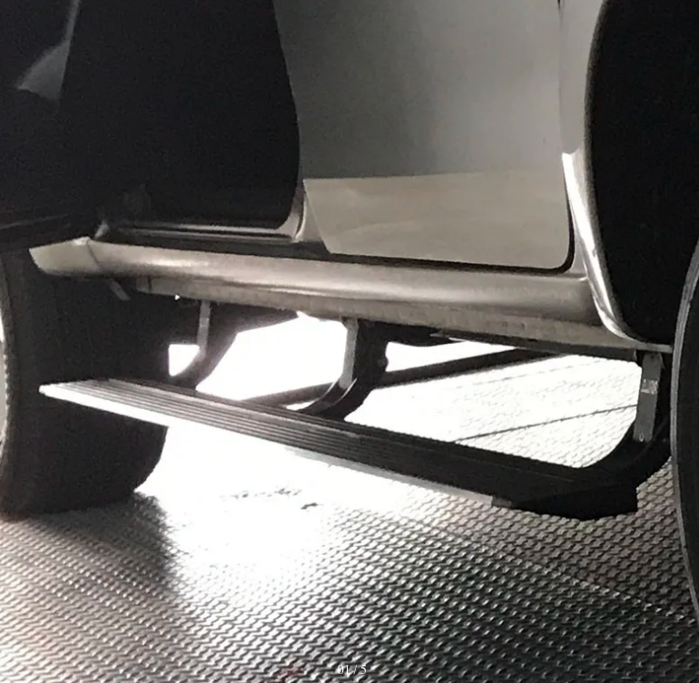 PISADERA RETRÁCTIL ELÉCTRICA CHEVROLET D-MAX 2015 -